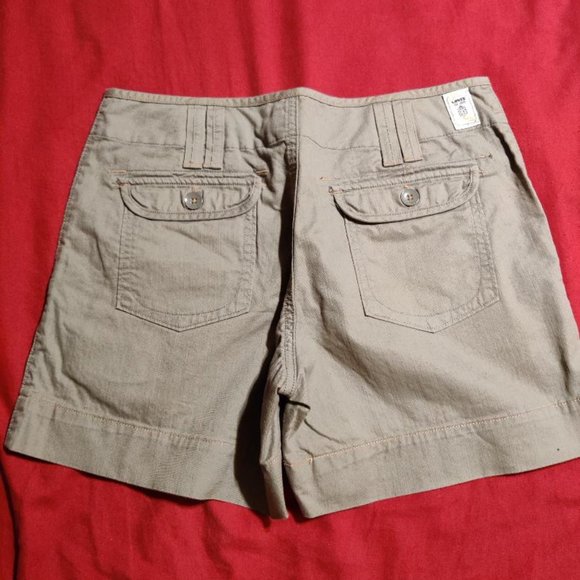 Levi's Women's Khaki Green Cotton Shorts Size 4 - Picture 2 of 2